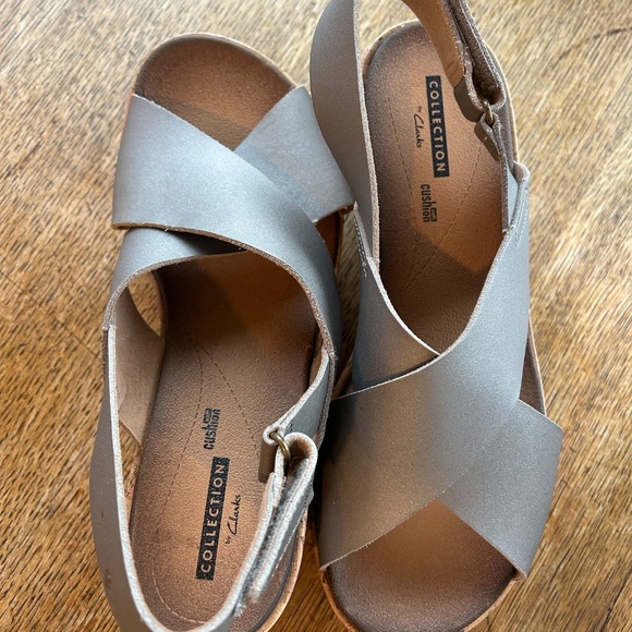 Collection by Clarks Soft Cushion wedges metallic silver size 8 - Picture 2 of 2